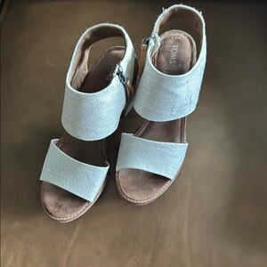 TOMS Women's Light Tan Sandals